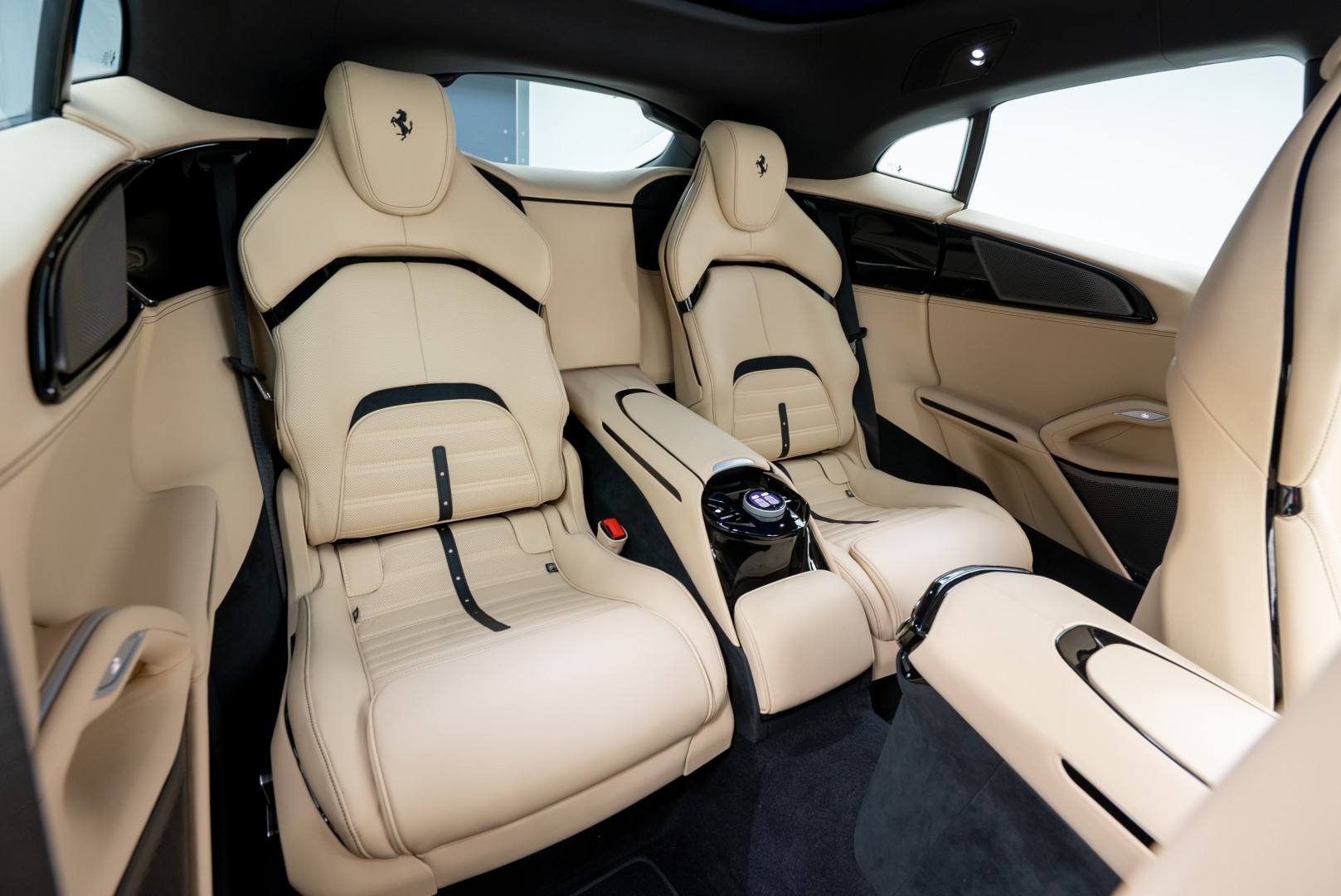 2025 FERRARI PUROSANGUE | FULL CARBON | MAIN DEALER SERVICE | HIGH SPEC